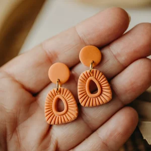 LULU - gemusterte Polymer Ton Ohrringe in Orange