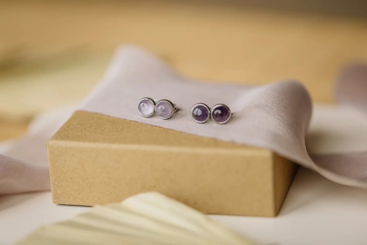 lila Amethyst Edelstein Ohrstecker Silber (6 mm) – Bild 4